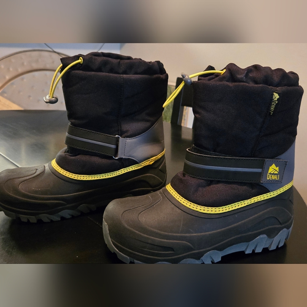 Denali Men's Black and Yellow Insulated Snow Boots